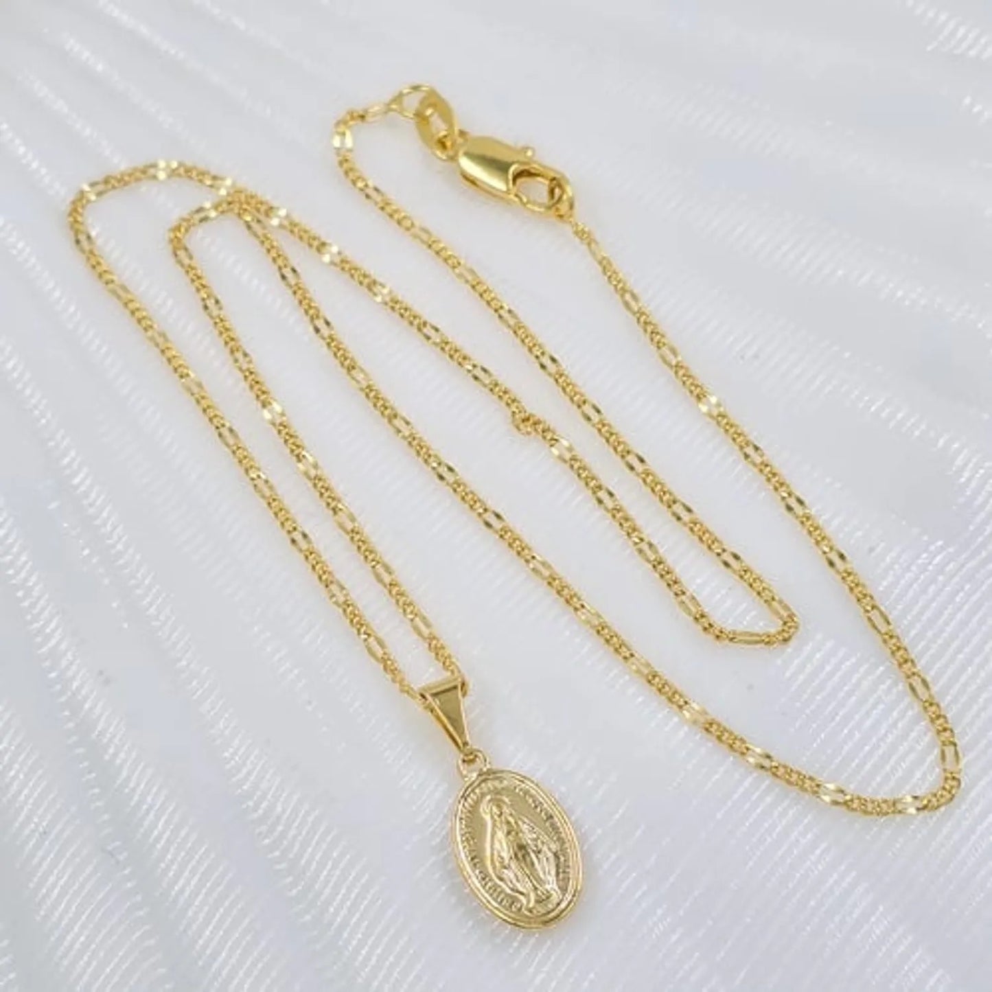 Cadena tejido 3x1 Diamantada Y Colgante Virgen Milagrosa Pequeña Oro Laminado 18k