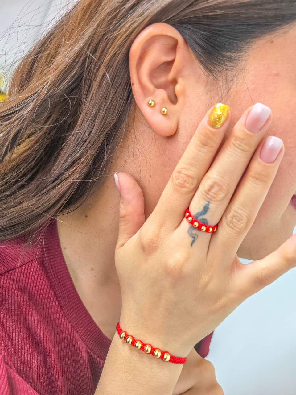 Un Conjunto Artesanal Lleno de esencia Oro Laminado 18k