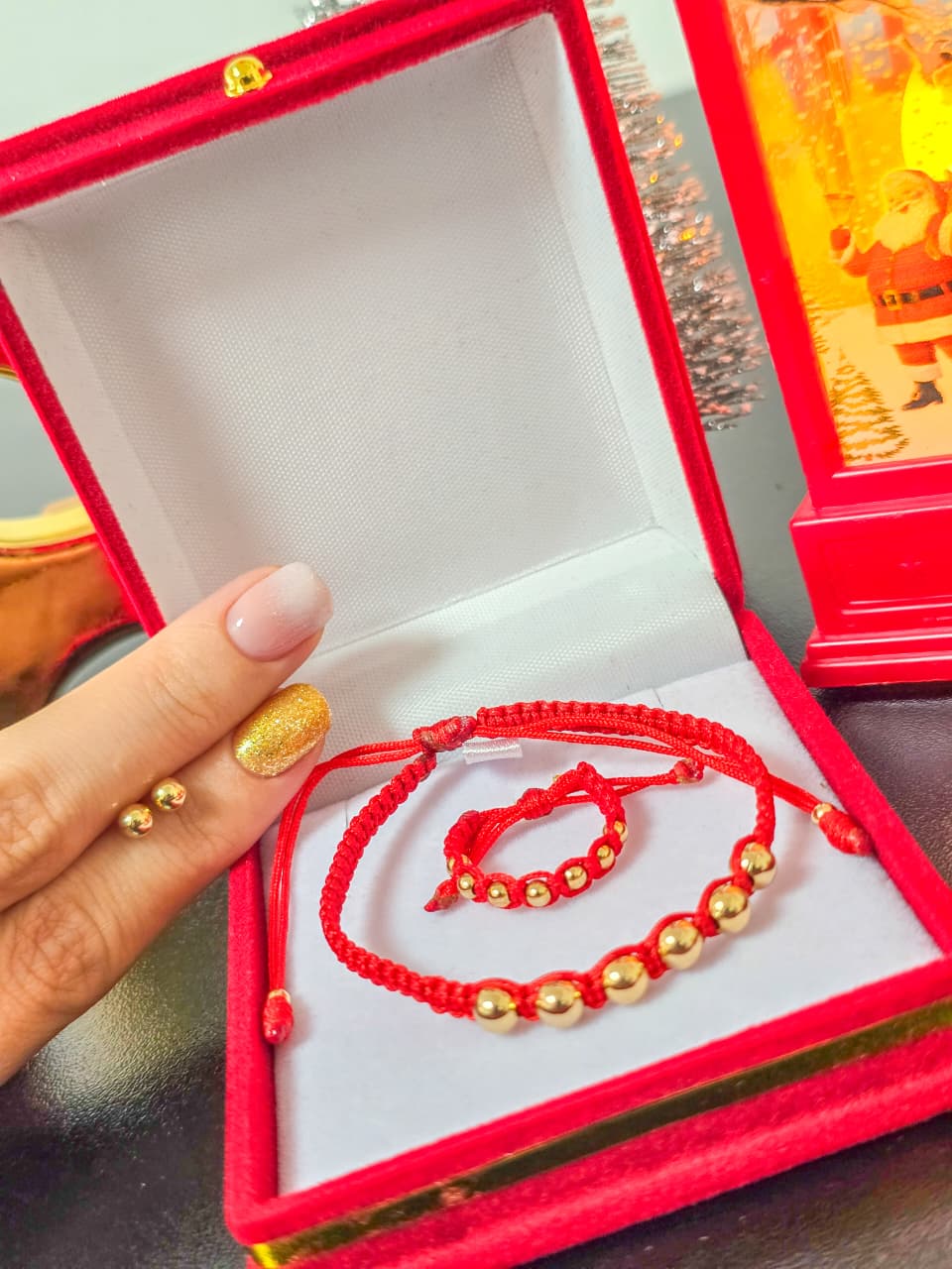 Un Conjunto Artesanal Lleno de esencia Oro Laminado 18k