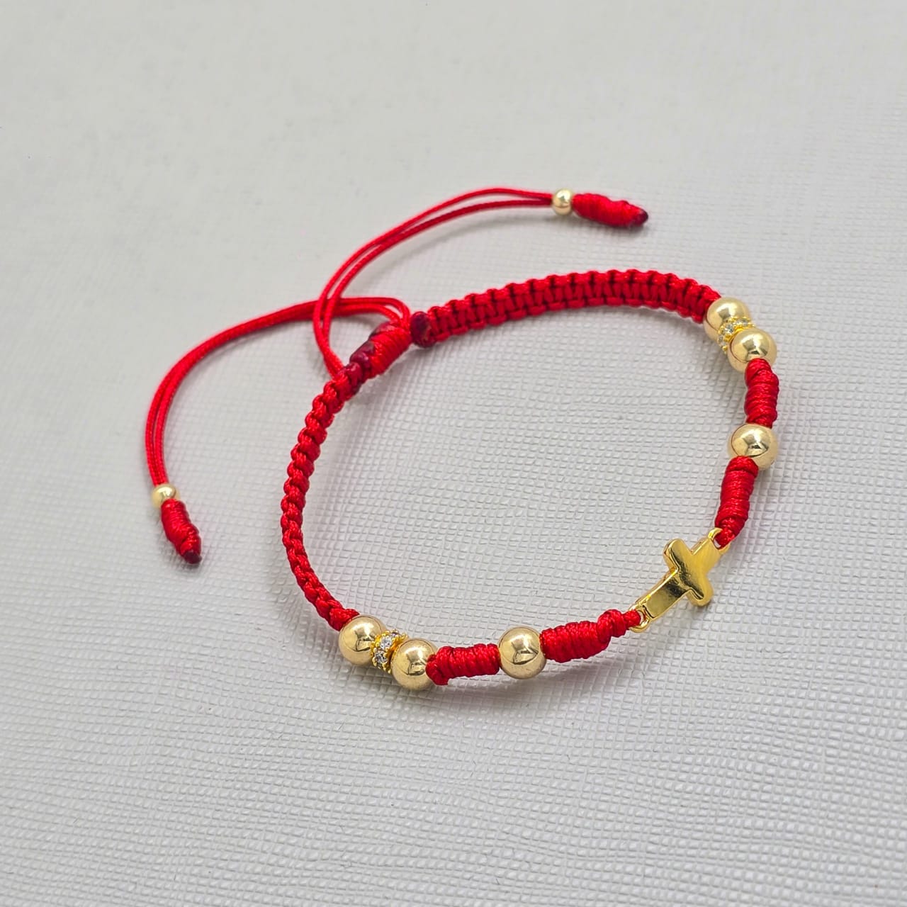 Brazalete Ajustable Con Cruz Símbolo De Fé En Oro Laminado 18K