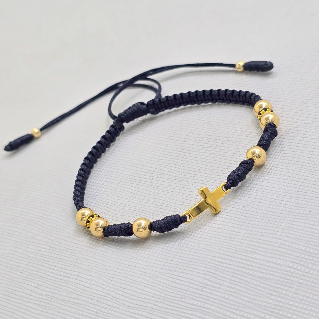 Brazalete Ajustable Con Cruz Símbolo De Fé En Oro Laminado 18K