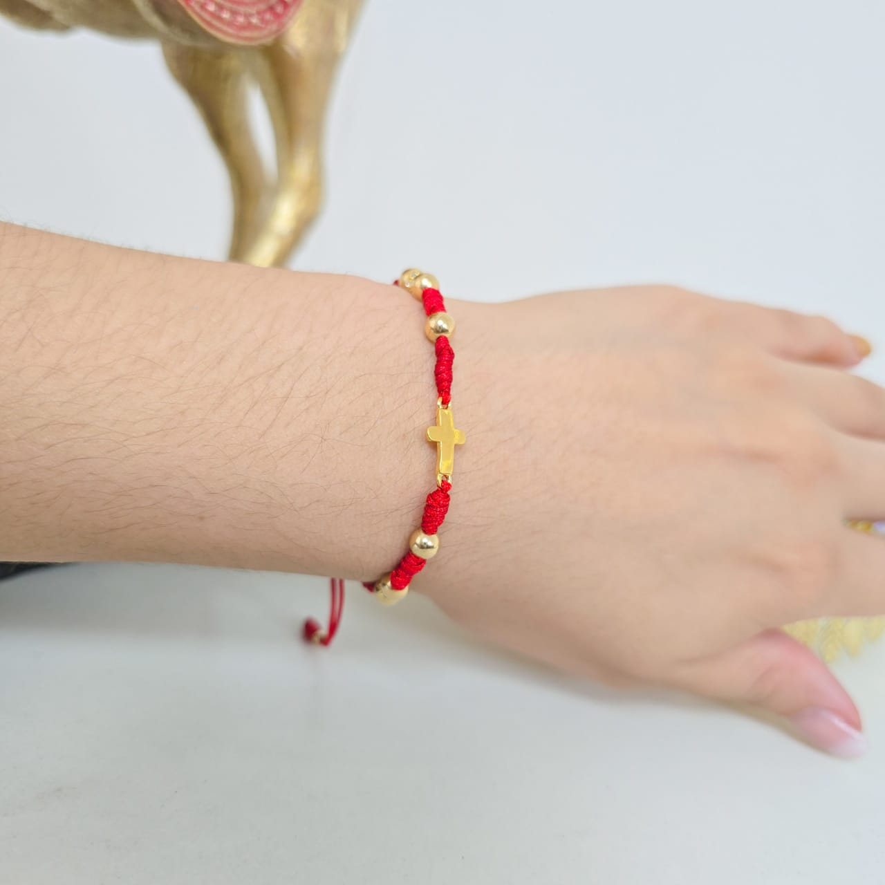 Brazalete Ajustable Con Cruz Símbolo De Fé En Oro Laminado 18K