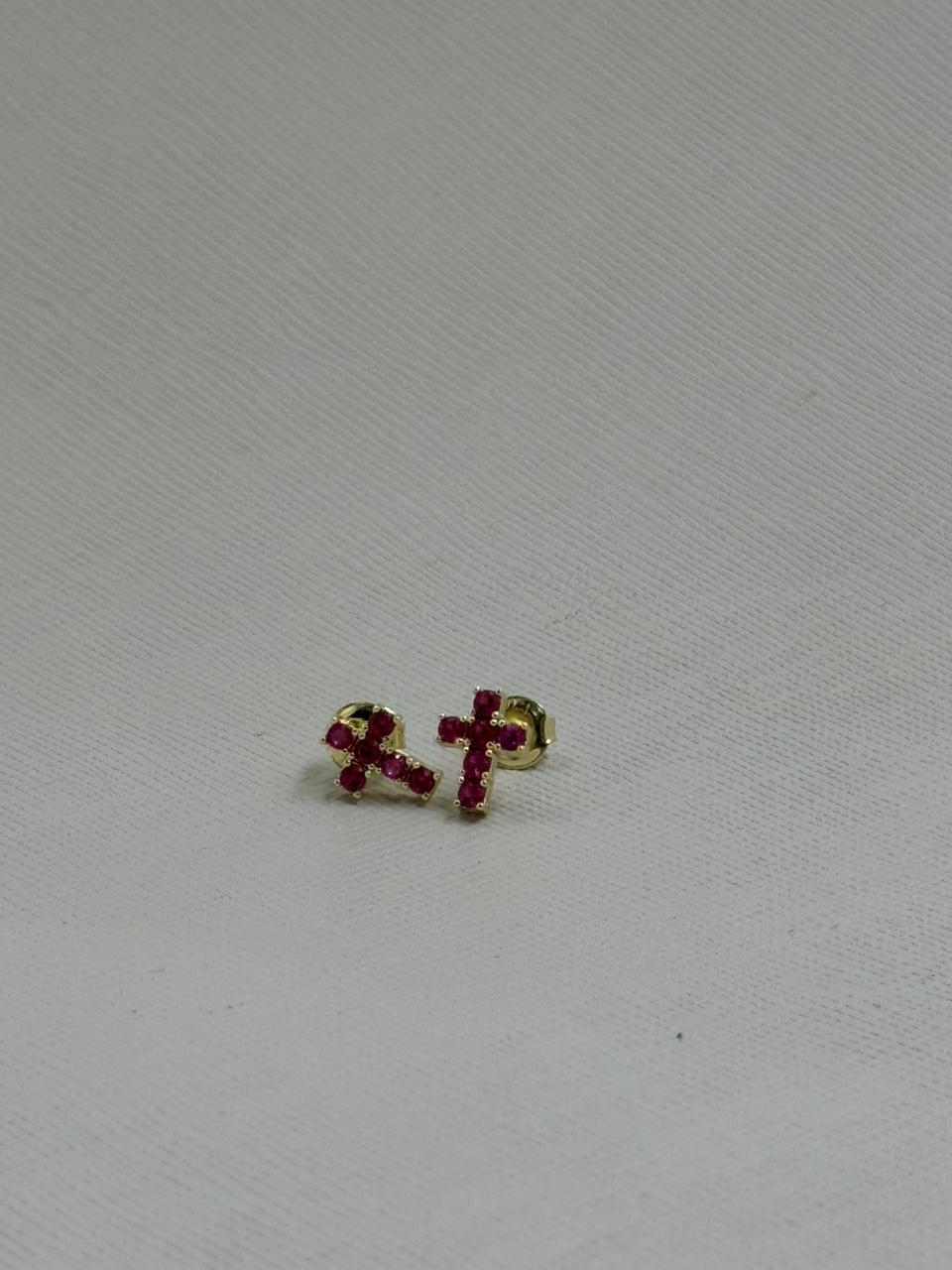 Arete Cruz Seis Circonias Oro Laminado 18k