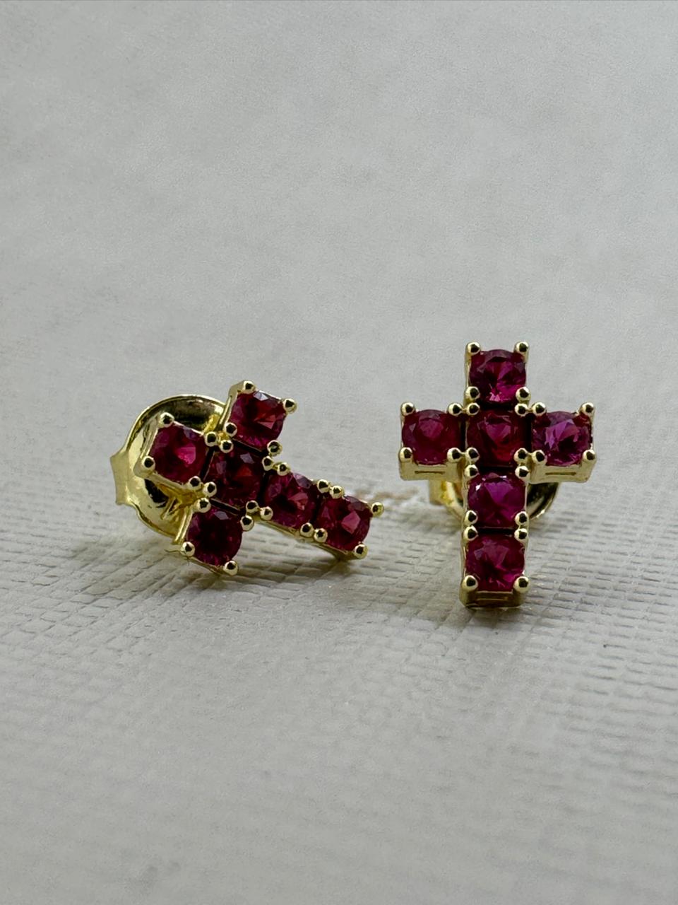 Arete Cruz Seis Circonias Oro Laminado 18k