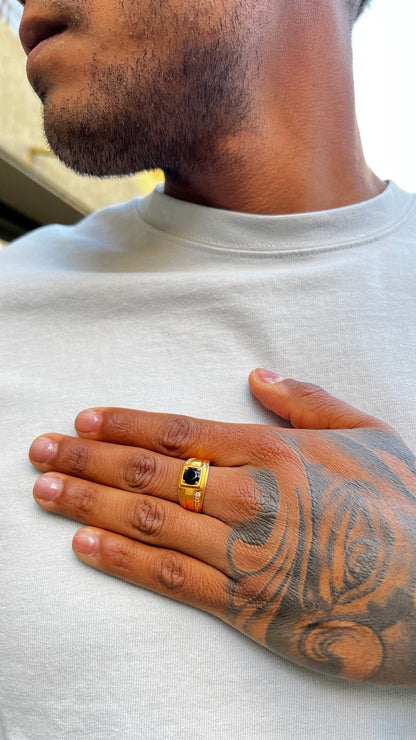 Anillo Piedra Circonias Negro Oro laminado 18k