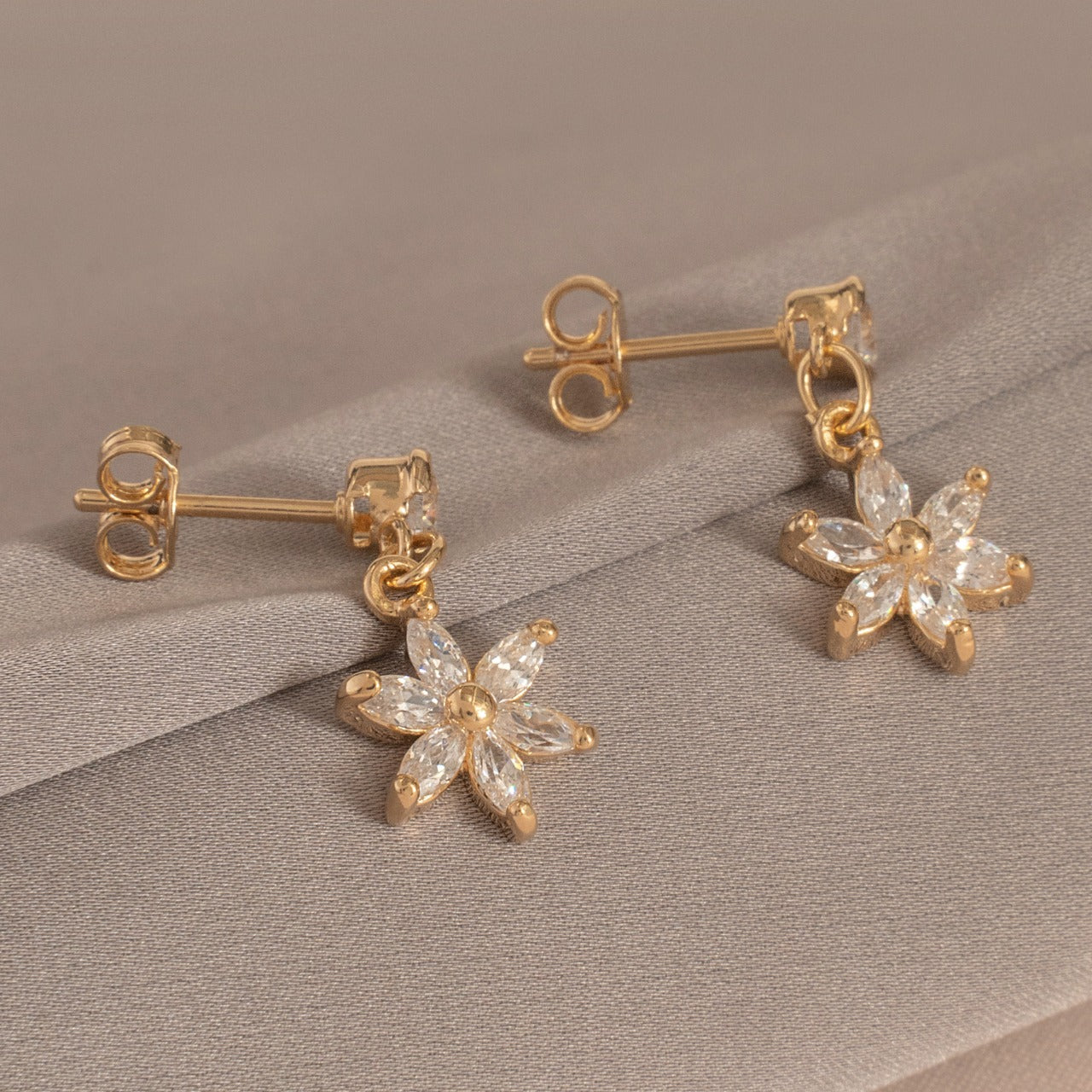 Aros Flor Con Circonias Oro Laminado 18k