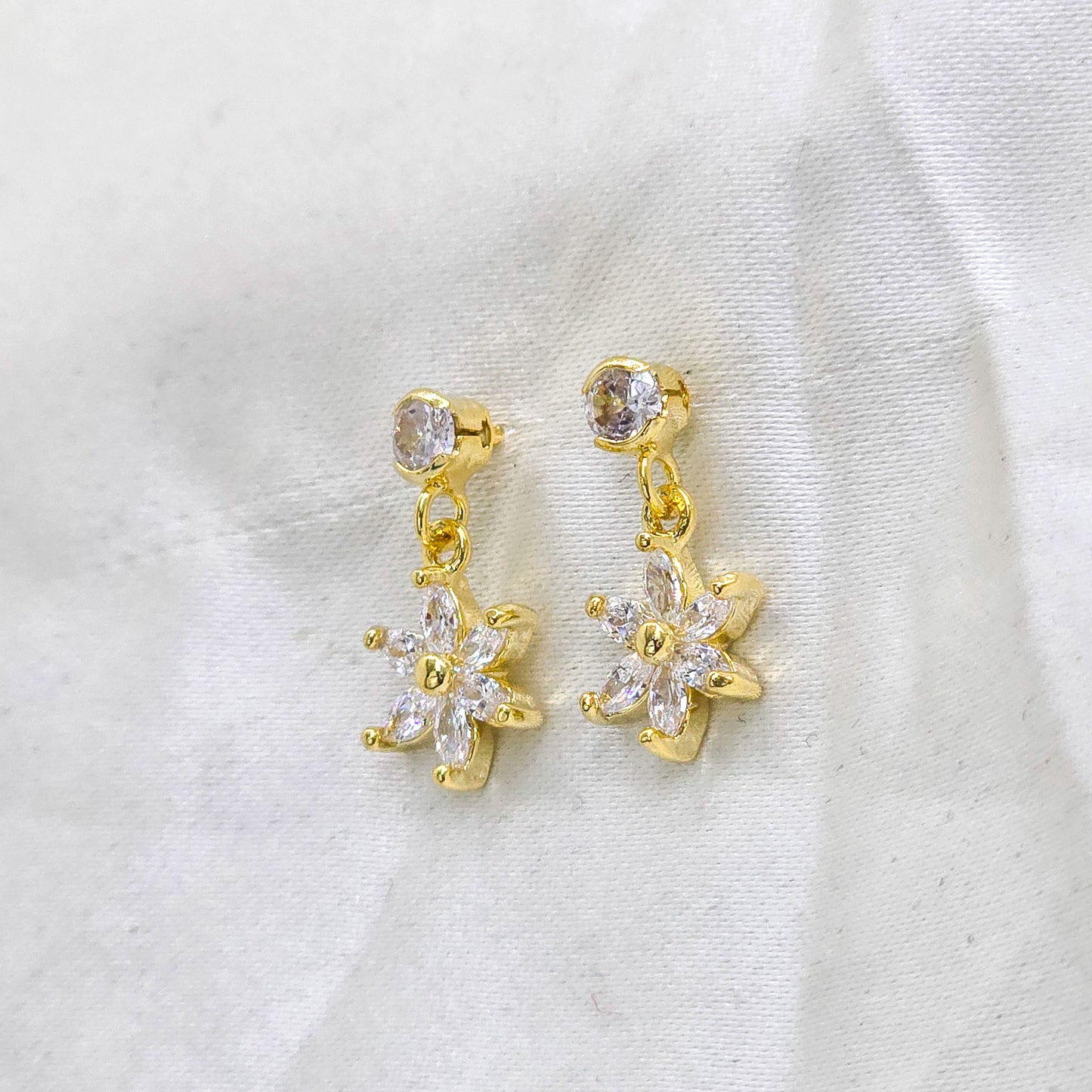Aros Flor Con Circonias Oro Laminado 18k