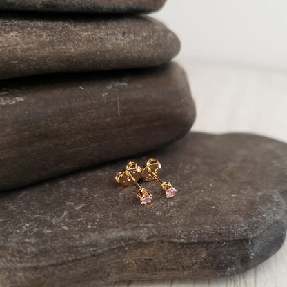 Arete Topo Mini Circón Cuadrado Oro Laminado 18k