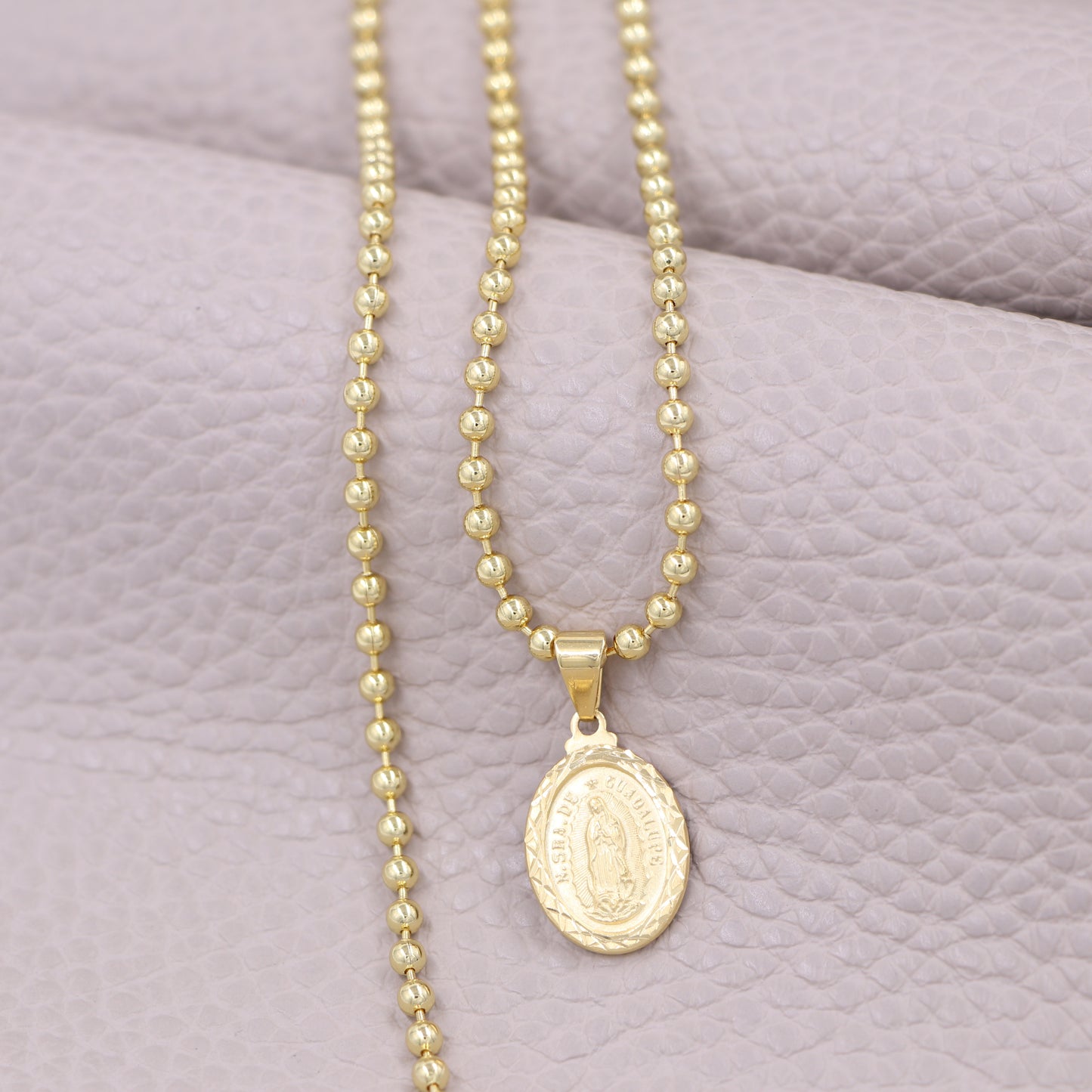 Cadena Tejido Militar Semi Gruesa Y Colgante Guadalupe Mediana Diamantada Oro Laminado 18k