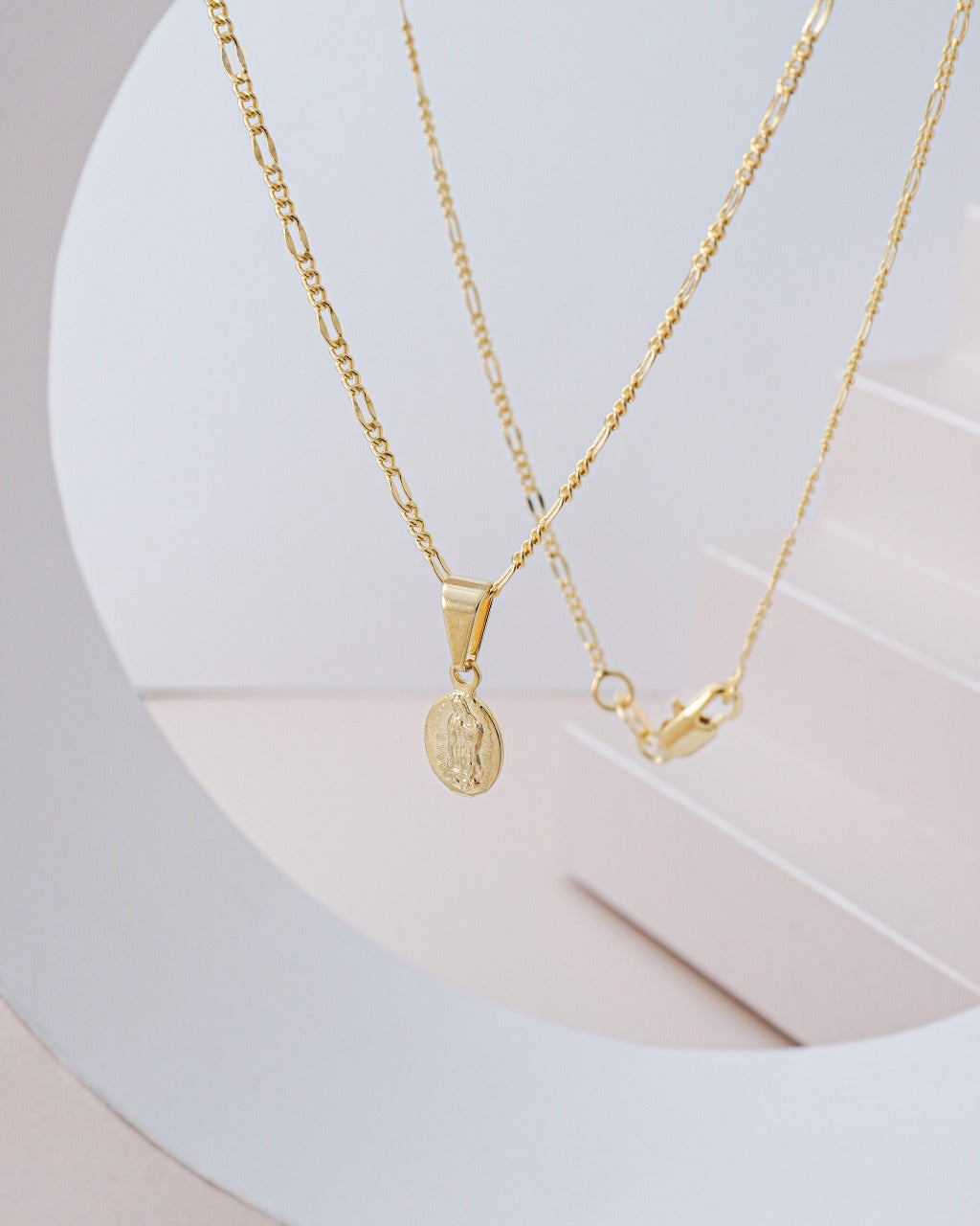 Cadena tejido 3x1 Diamantada Y Colgante Guadalupe Mini Oro Laminado 18k