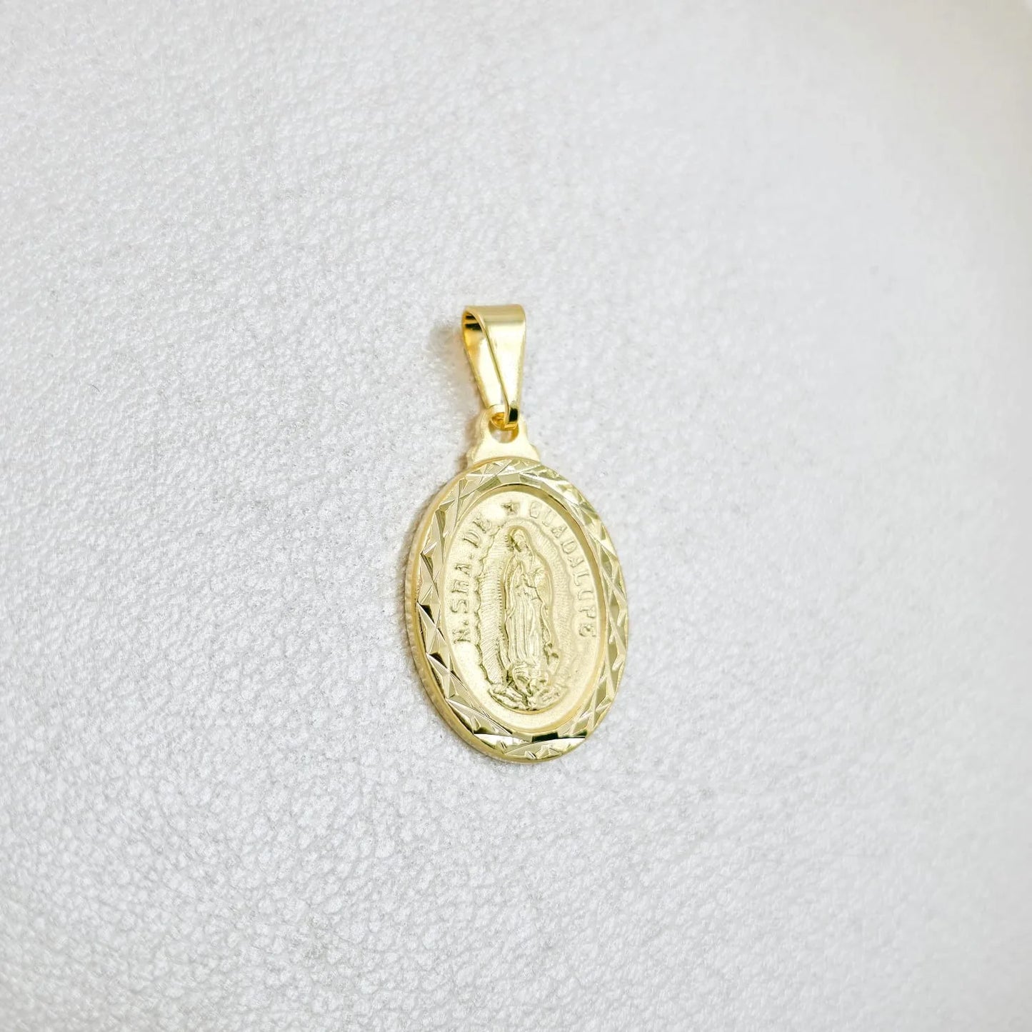 Colgante Guadalupe Mediana Diamantada Oro Laminado 18k