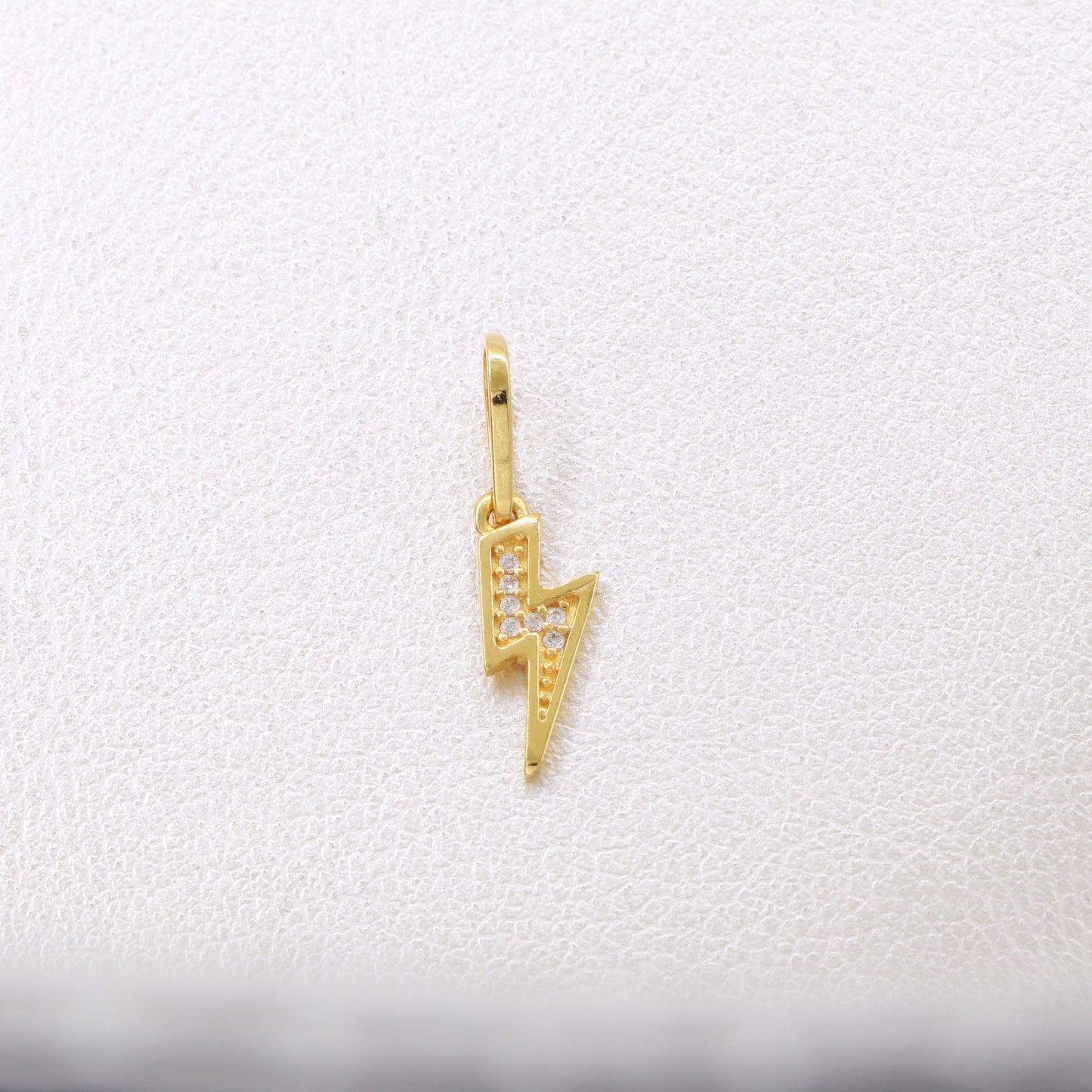 Colgante Rayo Con Circonias Oro Laminado 18k