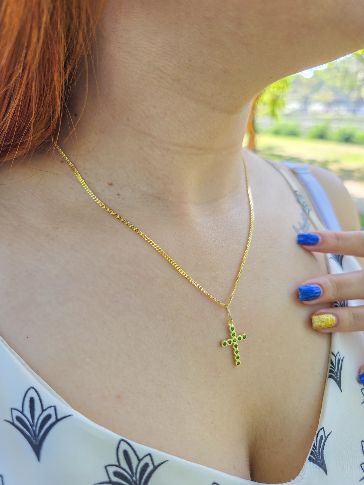 Cadena Cubana Delgada Y Colgante Cruz Mini Swarovski Oro Laminado 18k